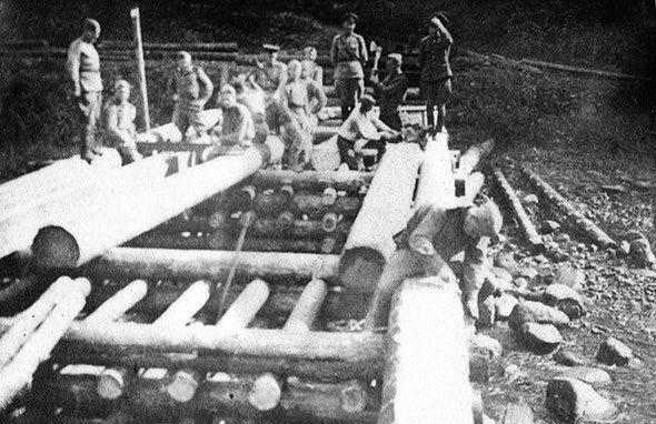 строительство деревянного моста для переправы войск через водную преграду 