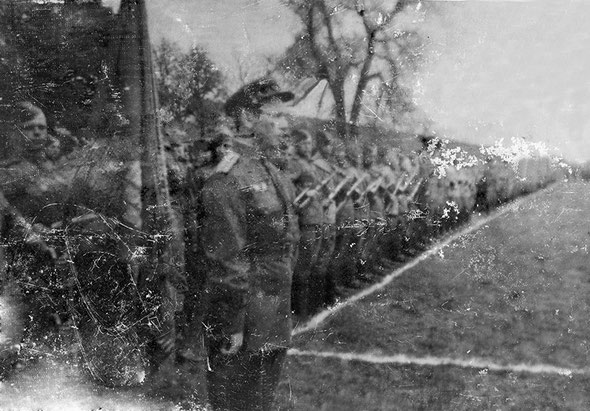 9 мая 1945 г., парад Победы. Строй 100-го отдельного потнонно-мостового батальона перед торжественным прохождением. м. Кляйн-Найдинг, Австрия